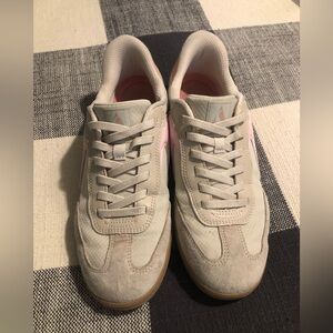 Sketchers Pink Accent Women's Sneakers